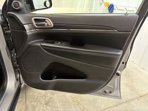 Used 2015 Jeep Grand Cherokee Limited image 28