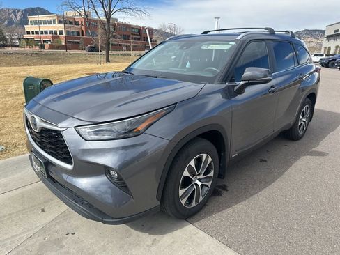 Used 2023 Toyota Highlander XLE image 8