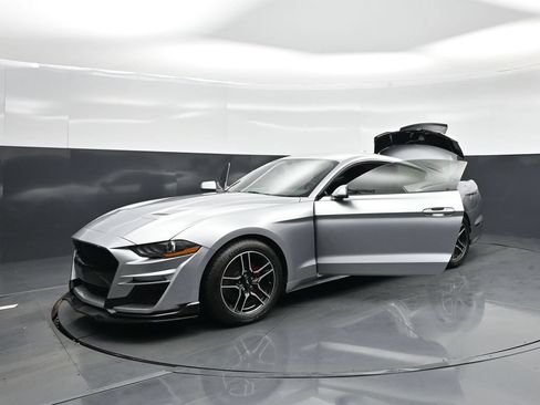 Used 2020 Ford Mustang Coupe RWD image 22