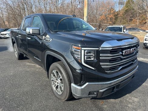 Used 2025 GMC Sierra 1500 SLT image 3