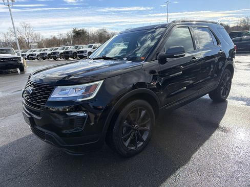 Used 2018 Ford Explorer XLT w/ Equipment Group 202A image 10