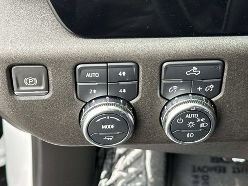 Used 2024 GMC Sierra 1500 Elevation AWD/4WD image 12