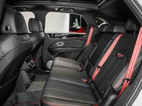 Certified 2022 Bentley Bentayga image 18