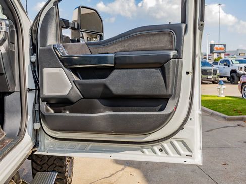 Used 2025 Ford F450 Platinum w/ FX4 Off-Road Package AWD/4WD image 37