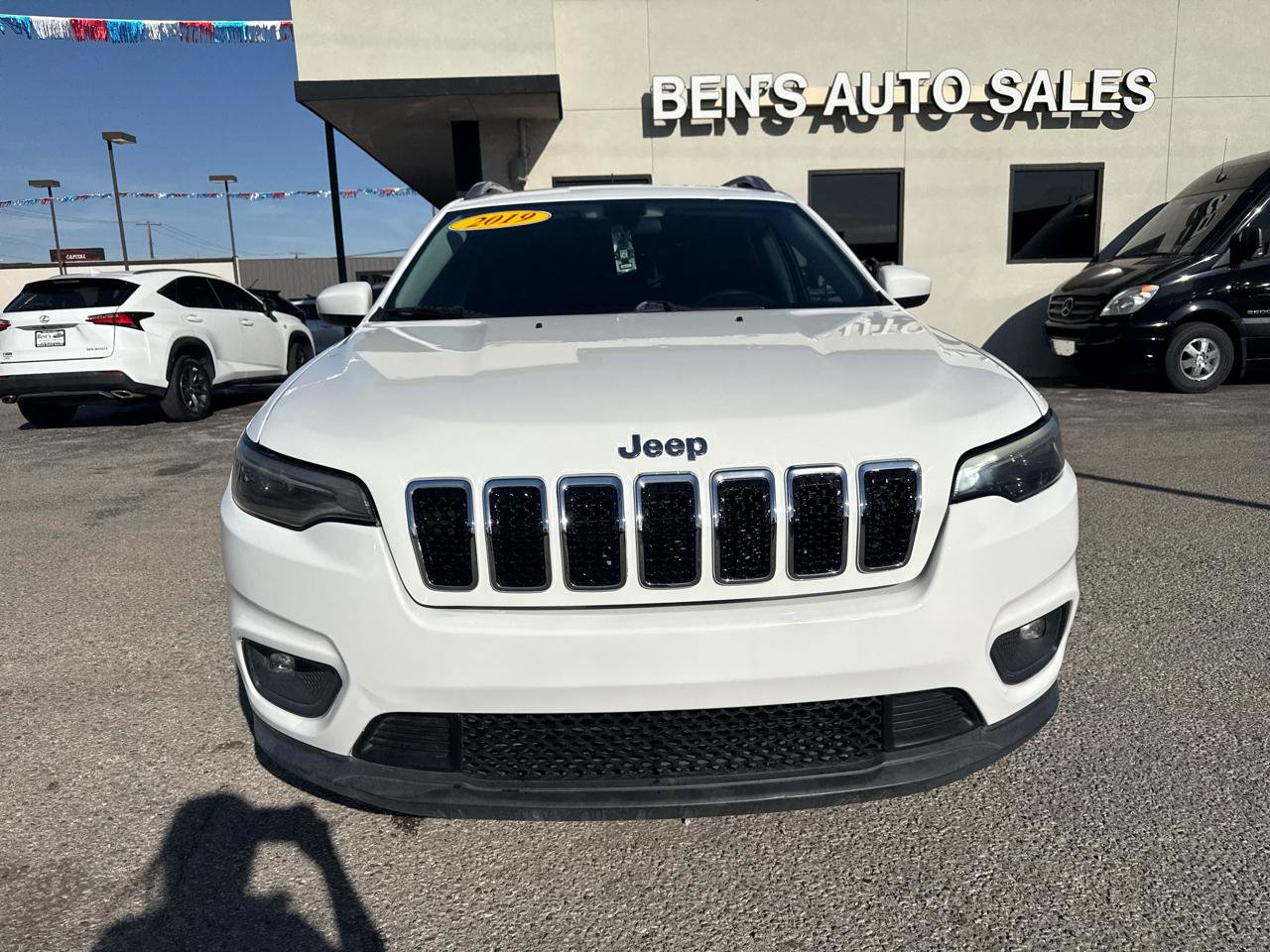 Used 2019 Jeep Cherokee Latitude w/ Popular Appearance Group FWD image 3