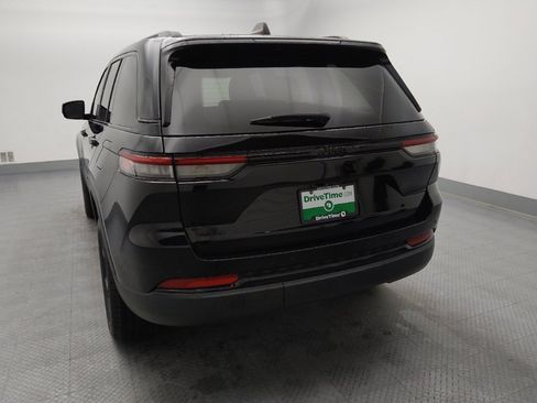 Used 2023 Jeep Grand Cherokee Altitude AWD/4WD image 7