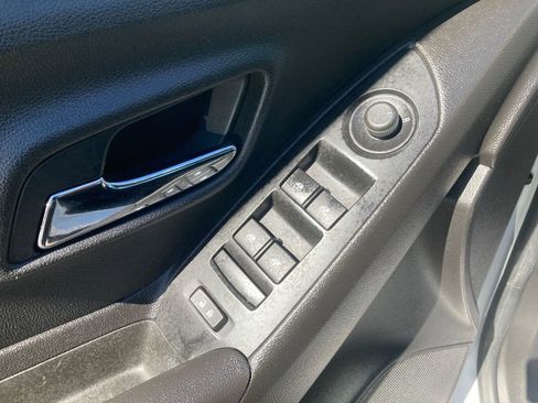 Used 2018 Chevrolet Trax LS AWD/4WD image 14