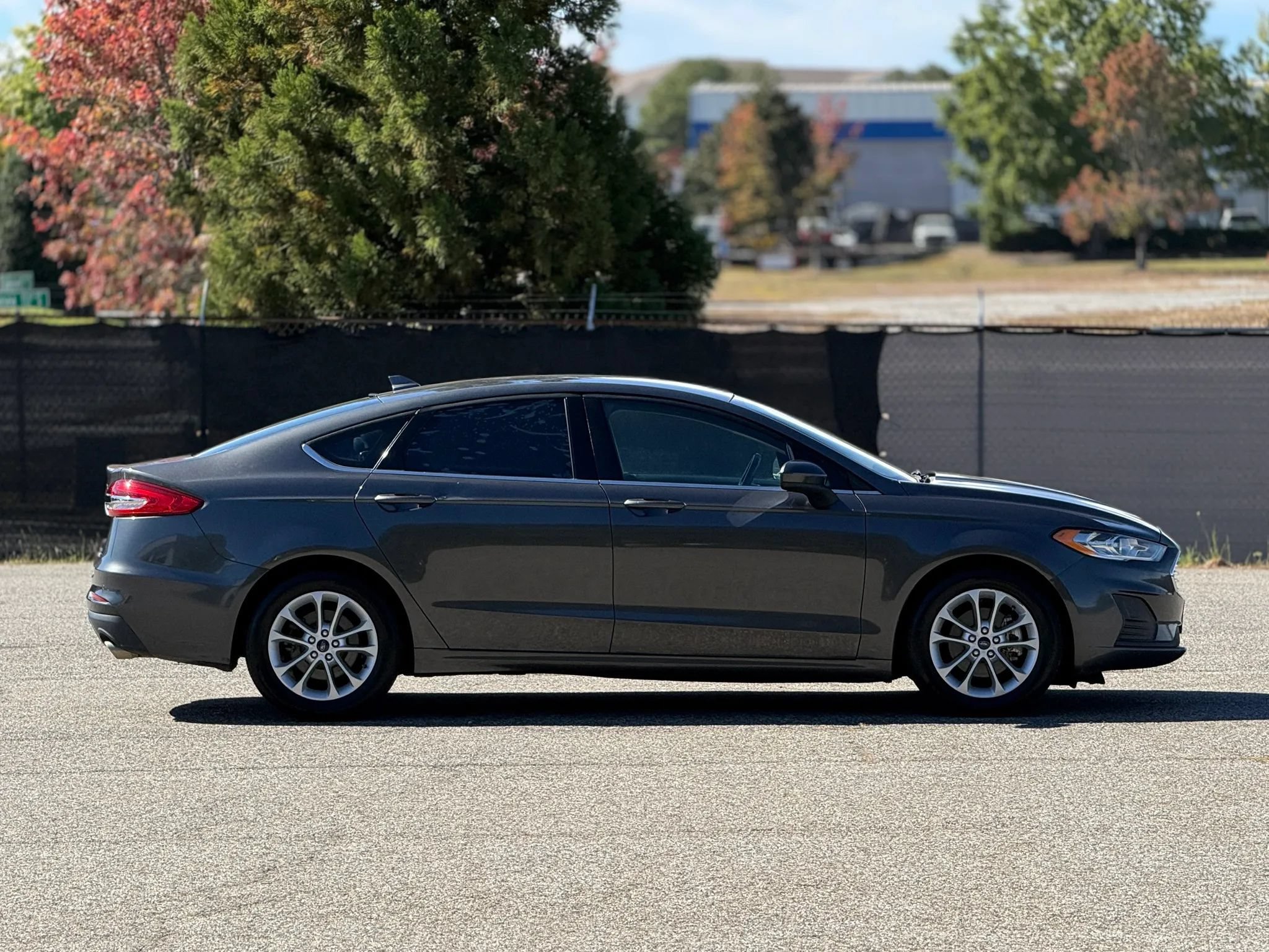 Used 2019 Ford Fusion SE FWD image 7