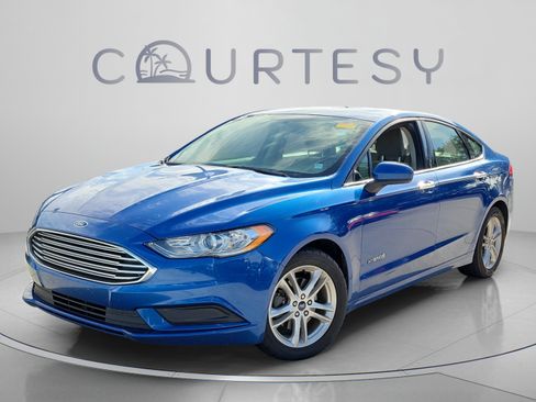 Used 2018 Ford Fusion SE FWD image 1
