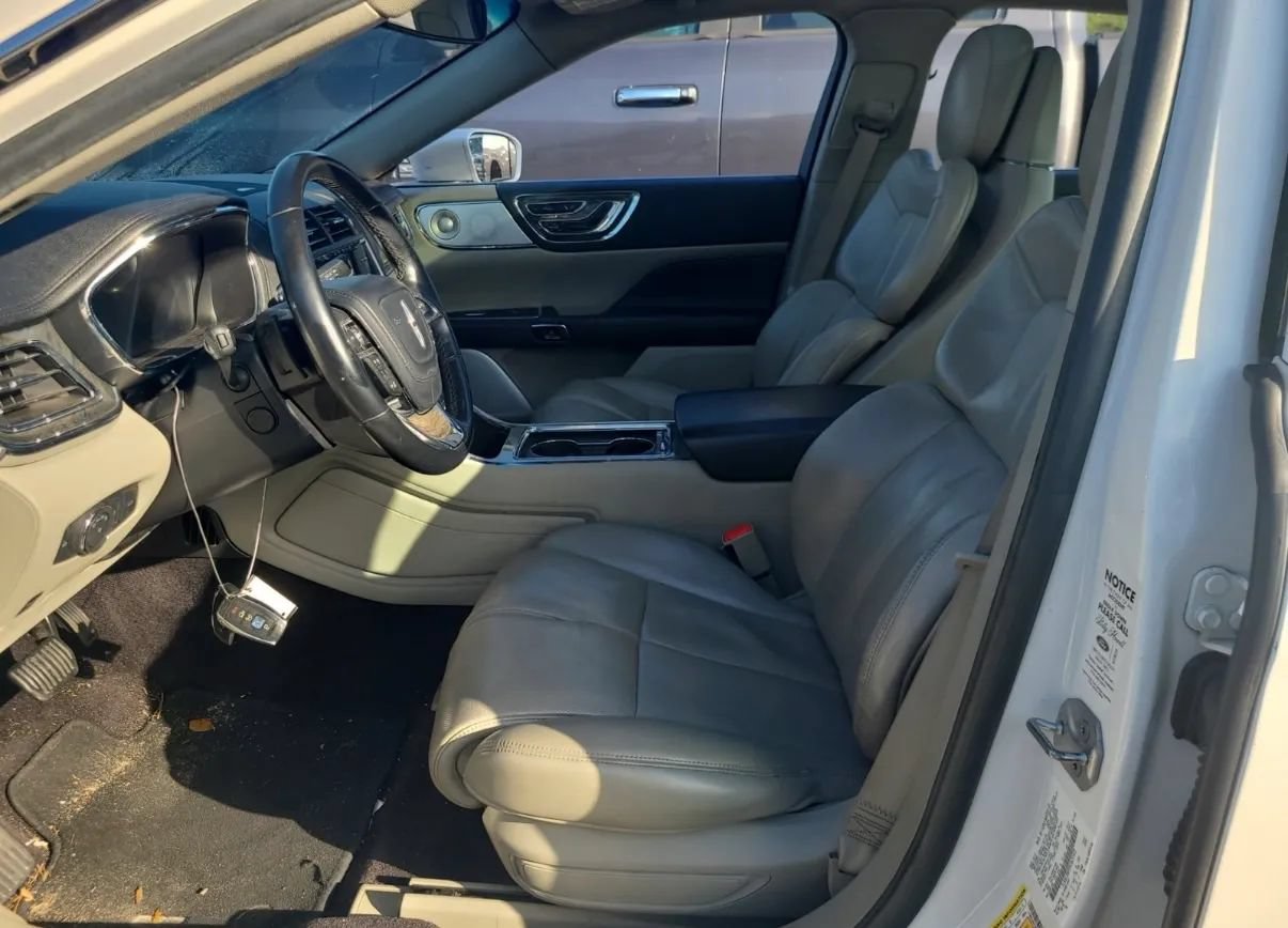 Used 2017 Lincoln Continental Reserve w/ Luxury Package AWD/4WD image 9