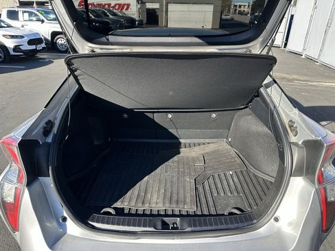 Used 2018 Toyota Prius Two image 4