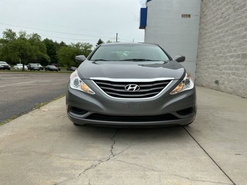 Used 2012 Hyundai Sonata GLS FWD image 2