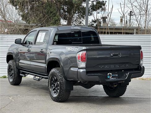Used 2020 Toyota Tacoma TRD Off-Road w/ TRD Premium Off Road Package image 3