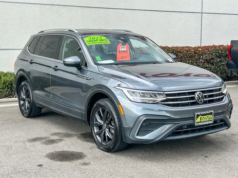 Used 2023 Volkswagen Tiguan SE AWD/4WD image 3