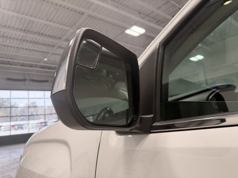 Used 2018 GMC Canyon SLT image 27