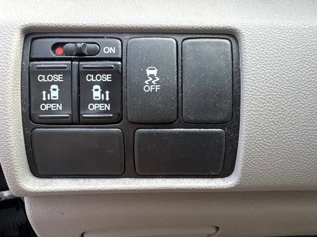 Used 2017 Honda Odyssey SE image 7