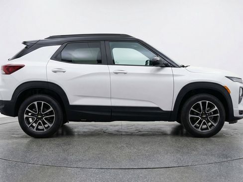 Used 2025 Chevrolet TrailBlazer LT image 11