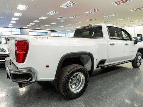 Used 2024 Chevrolet Silverado 3500 LTZ AWD/4WD image 5