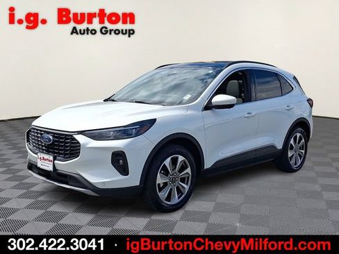 Used 2024 Ford Escape Platinum w/ Class II Trailer Tow Package AWD/4WD image 3
