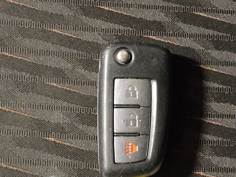 Used 2018 Nissan Rogue S image 32