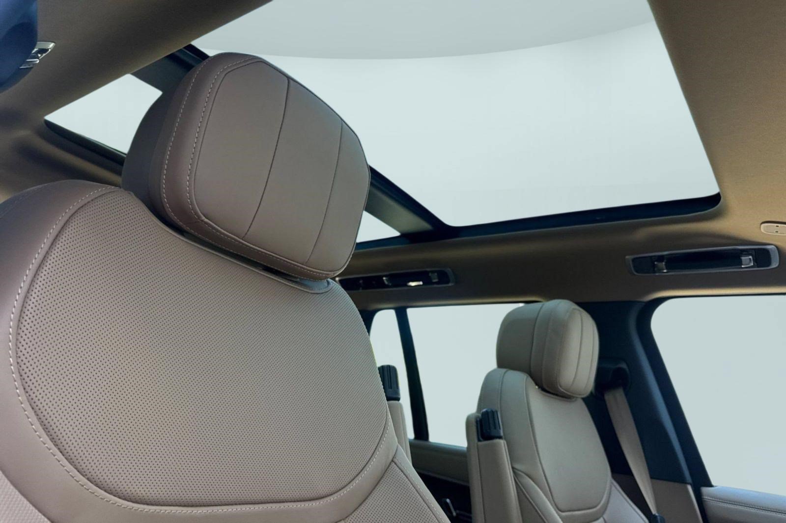 New 2026 Land Rover Range Rover SE AWD/4WD image 19