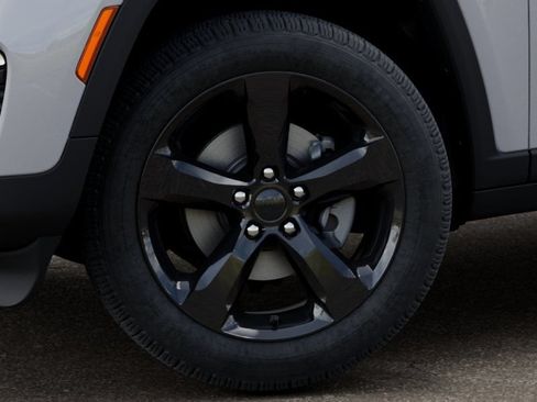 New 2025 Jeep Grand Cherokee Limited w/ Black Appearance Package AWD/4WD image 9
