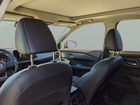 Used 2021 Nissan Rogue Platinum image 21