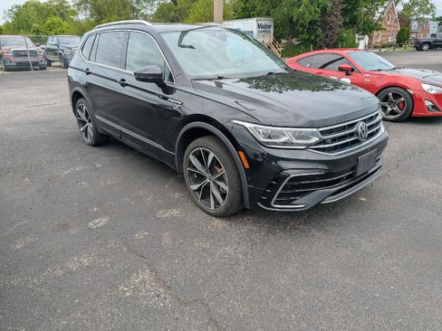 Used 2023 Volkswagen Tiguan SEL R-Line AWD/4WD image 2