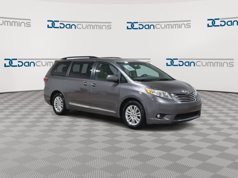Used 2015 Toyota Sienna XLE Premium FWD image 2