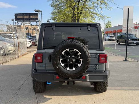 Used 2025 Jeep Wrangler Unlimited Rubicon 4xe AWD/4WD image 6