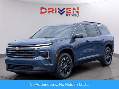 New 2026 Chevrolet Traverse LT w/ Sun and Wheel Package FWD image 1