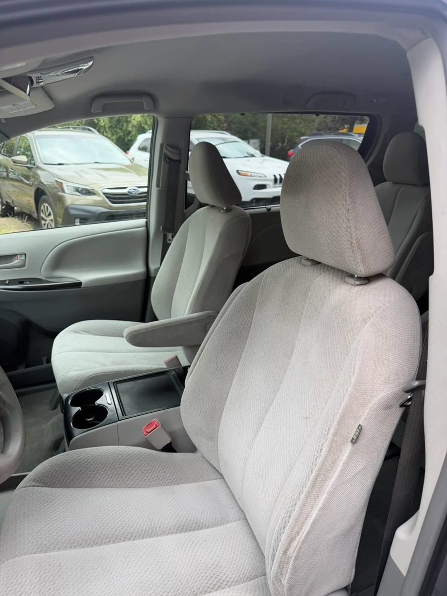 Used 2012 Toyota Sienna LE w/ Towing Pkg AWD/4WD image 10
