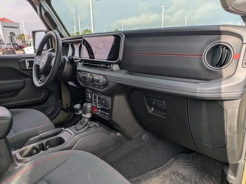 Used 2025 Jeep Wrangler Rubicon w/ Convenience Group image 17