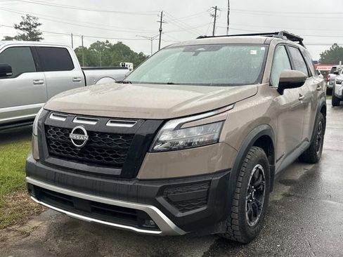 Used 2025 Nissan Pathfinder Rock Creek AWD/4WD image 4