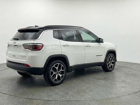 Used 2025 Jeep Compass Limited image 9