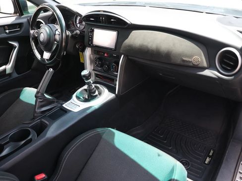 Used 2017 Toyota 86 RWD image 21