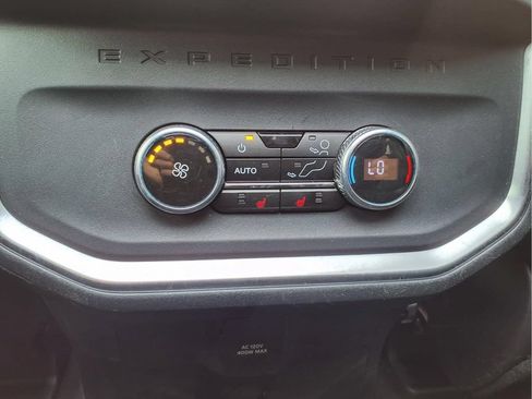 Used 2025 Ford Expedition Platinum AWD/4WD image 14