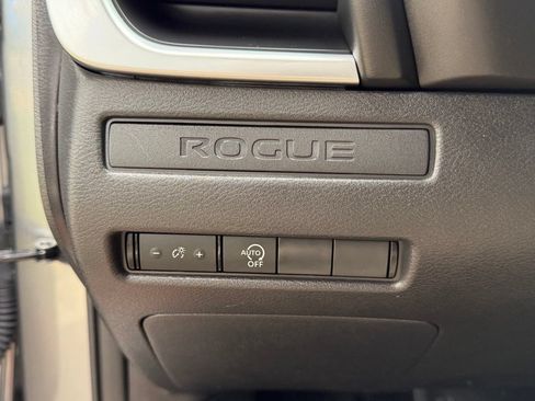 Used 2023 Nissan Rogue S AWD/4WD image 27