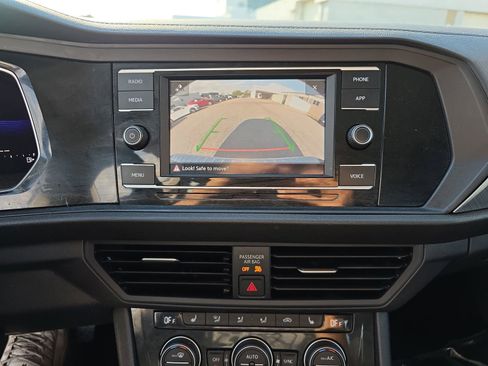 Used 2022 Volkswagen Jetta SE w/ Panoramic Sunroof Package image 26