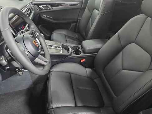New 2026 Porsche Macan image 5