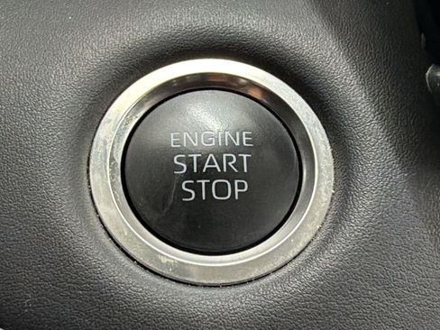 Used 2025 Toyota Highlander LE FWD image 17