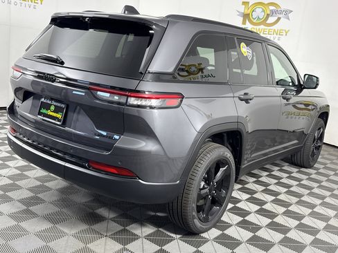 New 2025 Jeep Grand Cherokee Limited w/ Luxury Tech Group II image 10