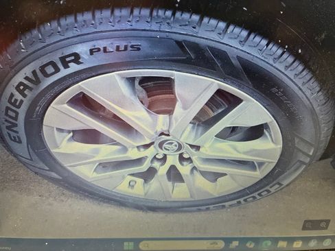 Used 2019 Toyota RAV4 XLE Premium w/ Cold Weather Package AWD/4WD image 8