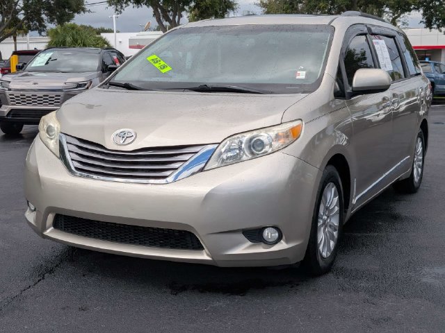 Used 2017 Toyota Sienna XLE FWD image 7