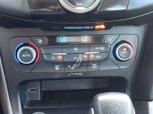 Used 2018 Ford Focus SEL image 18