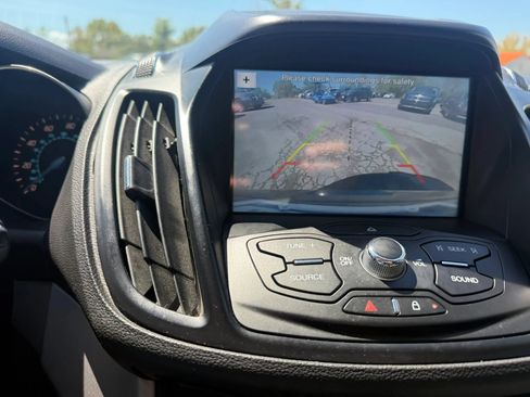 Used 2016 Ford Escape SE w/ Equipment Group 201A FWD image 9