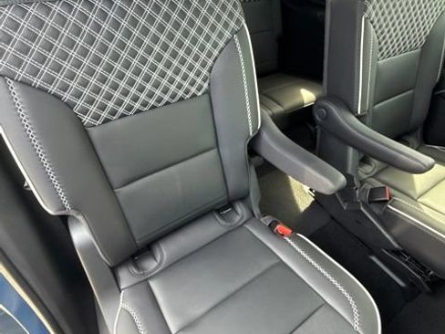 Used 2025 GMC Acadia Denali w/ Super Cruise Package FWD image 34