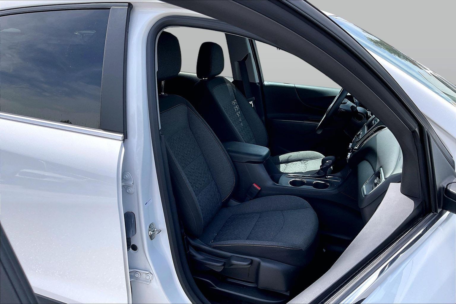 Used 2024 Chevrolet Equinox LT FWD image 8
