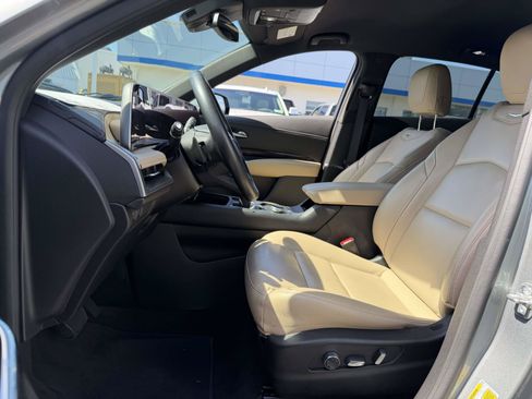 Certified 2025 Cadillac XT4 Premium Luxury FWD image 9
