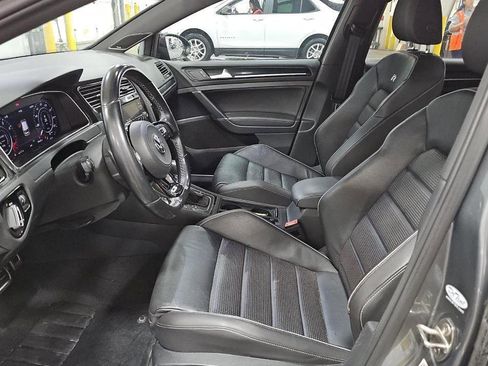 Used 2022 Volkswagen Golf R image 10
